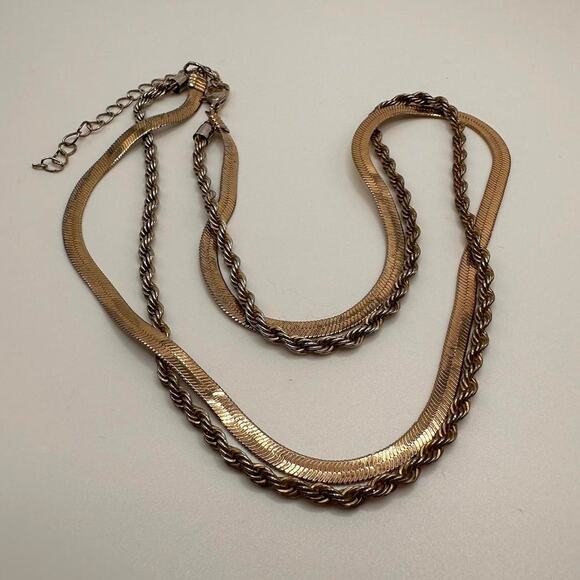 Layered gold chain necklace - Picture 5 of 8